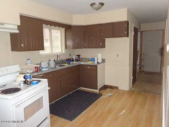 3rd image of 2400 Miller Dr