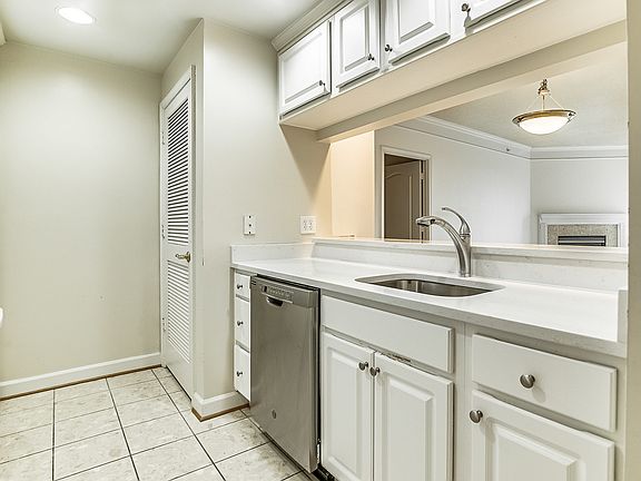 3rd image of 901 N Monroe St #1314-1