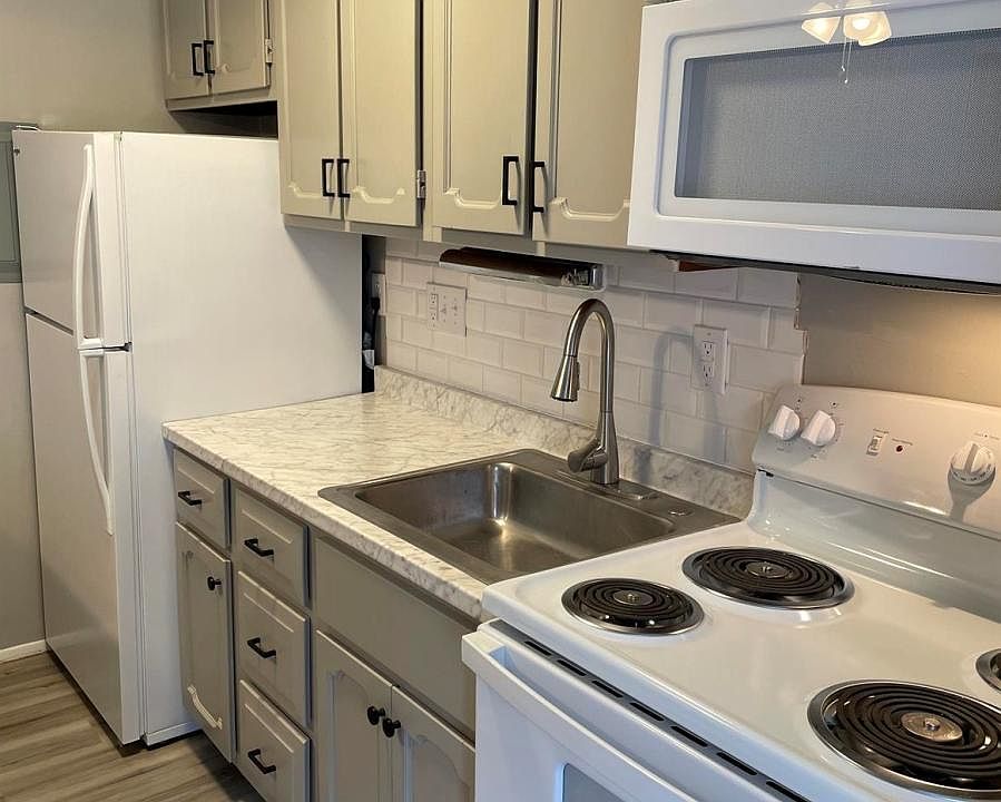 1st image of 6126 Plymouth Ave #B8