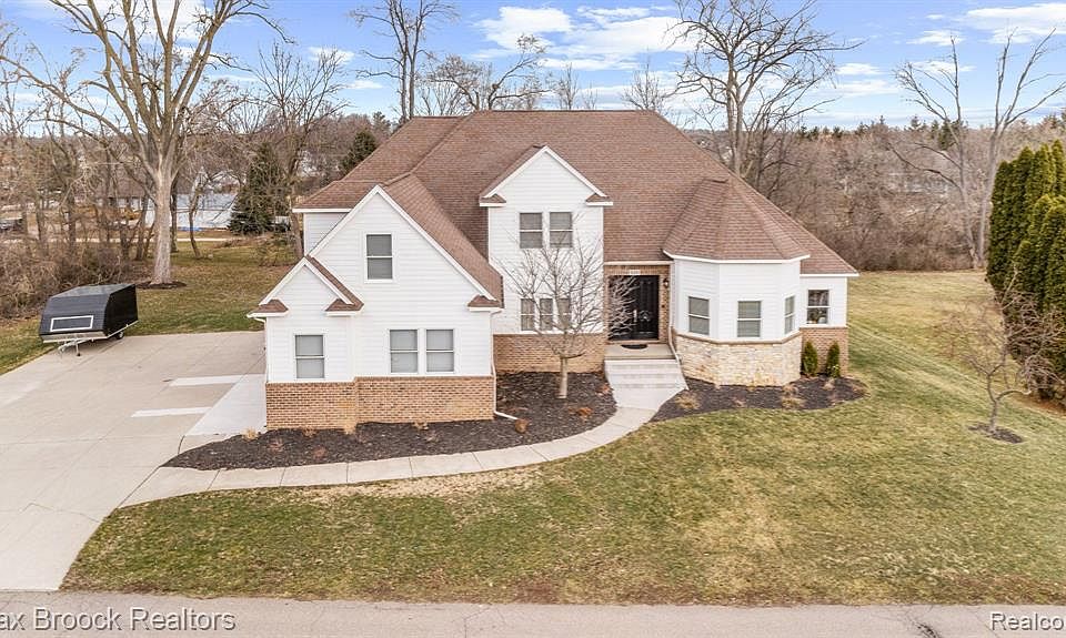 530 Decker Rd, Commerce Township, MI 48390 Zillow