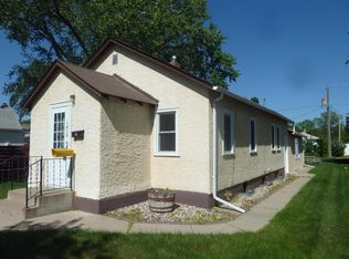 1015 6th Ave SE, Jamestown, ND 58401