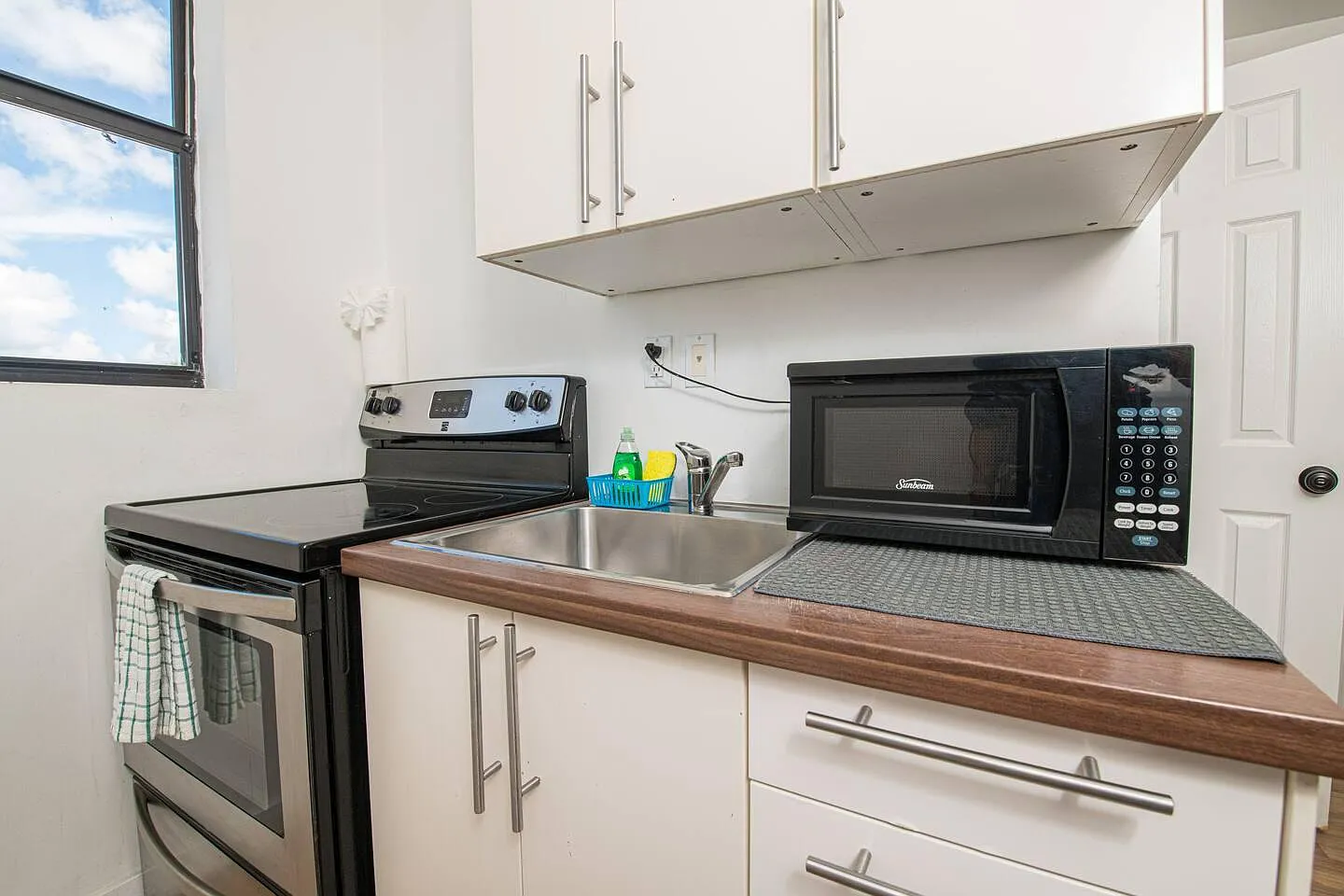 1 bed, 400 sqft, $2,000 — Photo 3