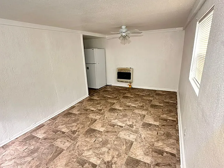 2401 Franklin St — Photo 2