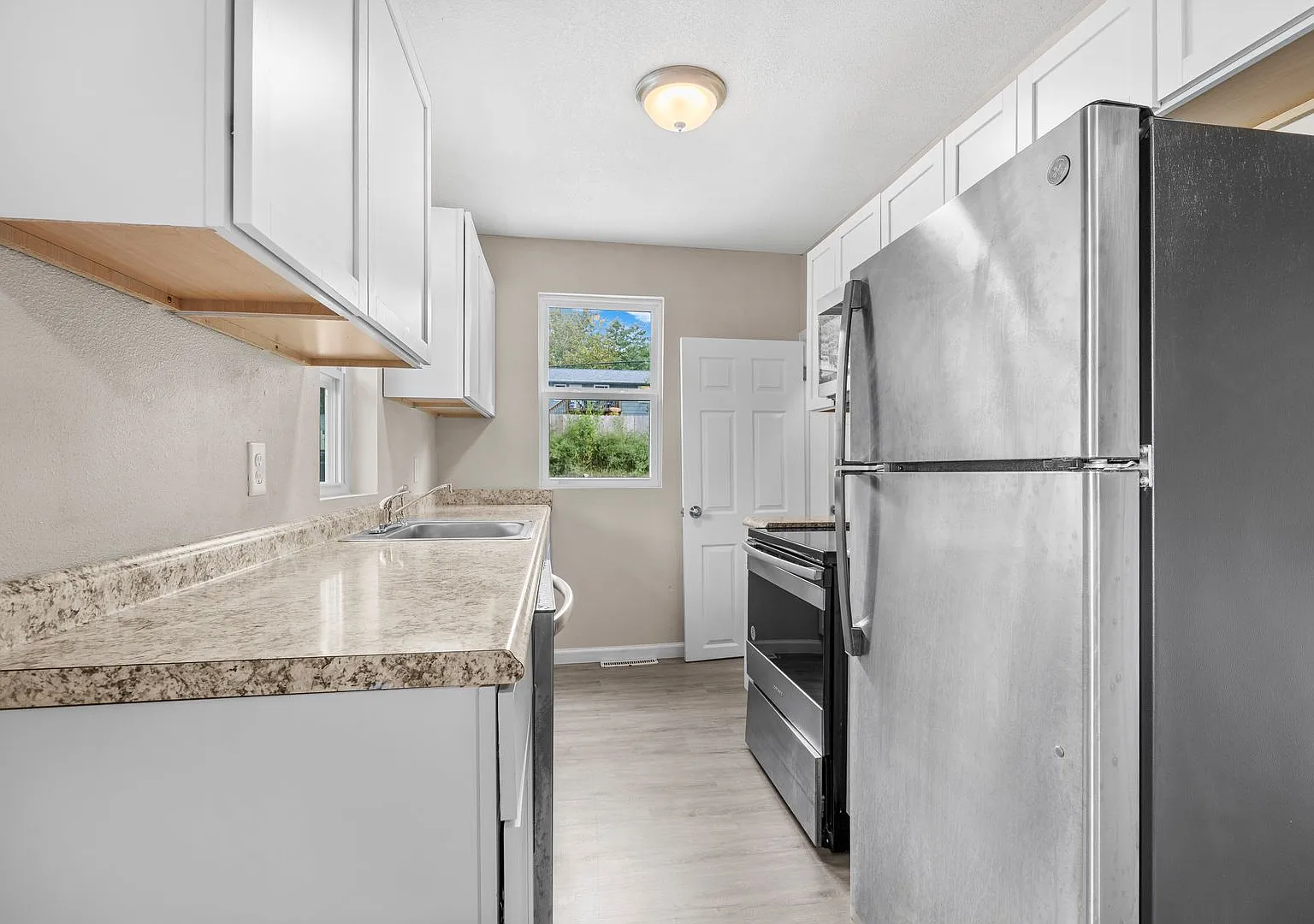 2 Bedroom 1 bathroom home on Euclid — Photo 4