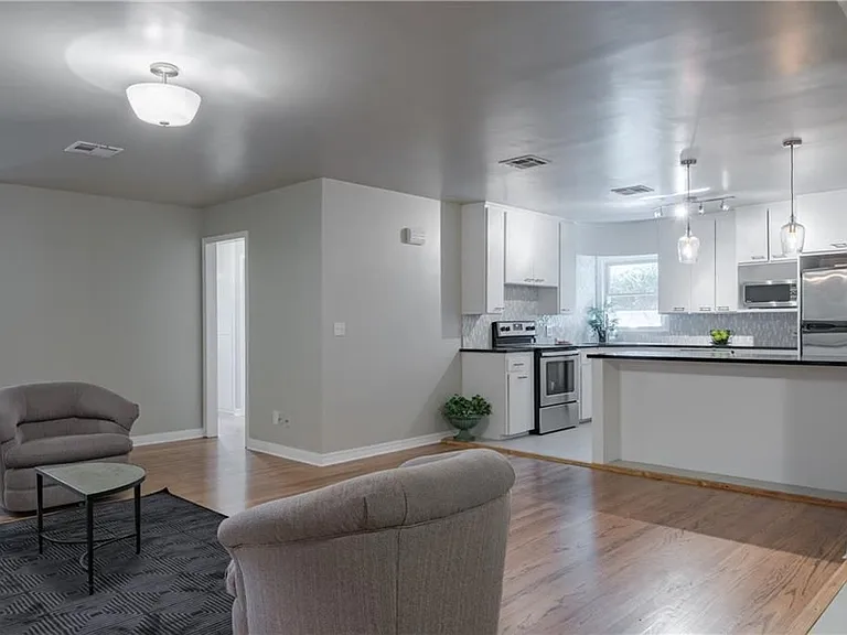 4713 N Harvey Pkwy — Photo 9