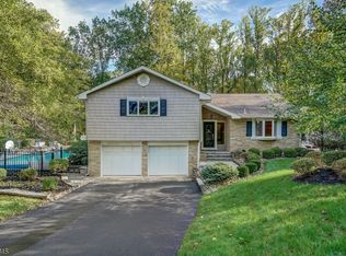 10 Fawn Dr, Flemington, NJ 08822