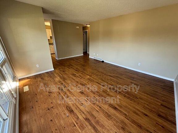 4th image of 15 Garden Valley Dr
