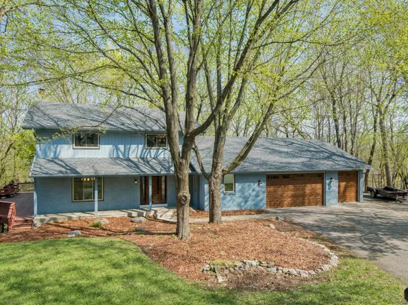 151 Choctaw Cir, Chanhassen, MN 55317