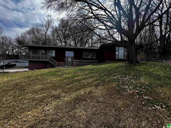 607 W Bluff St, Cherokee, IA 51012