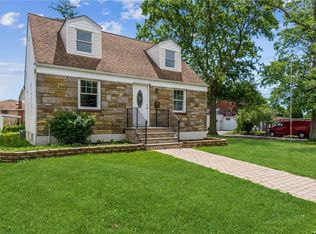 2439 Willow St, Wantagh, NY 11793