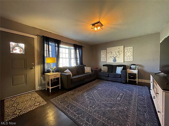 4th image of 1200 Hollyview Dr