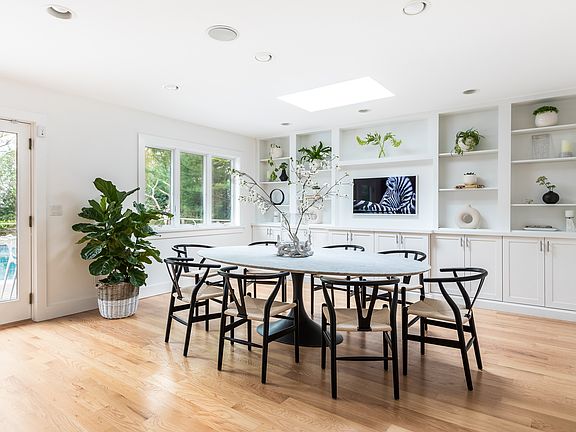 3rd image of 22 Scallop Ave