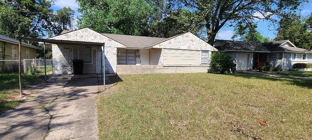 4 bed, 1.0 bath, $2,000 — Photo 2