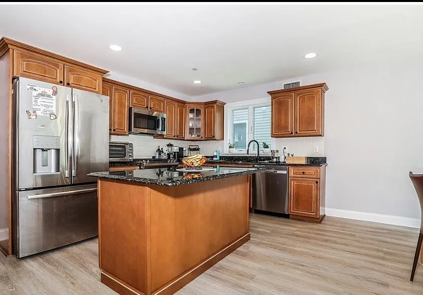 3 bed, 3.5 bath, 1900 sqft, $6,300 — Photo 4