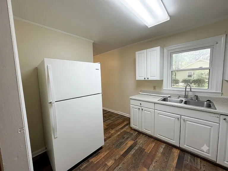 606 Eugenia St — Photo 8