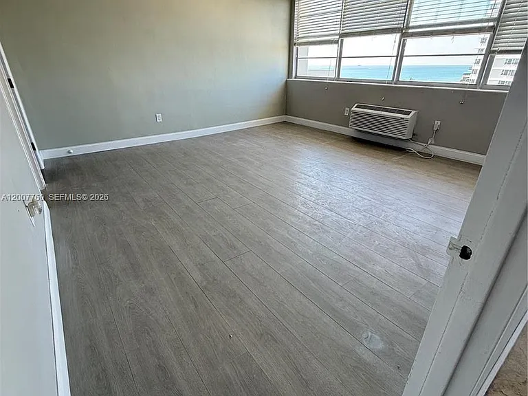 5313 Collins Ave #1110 — Photo 3