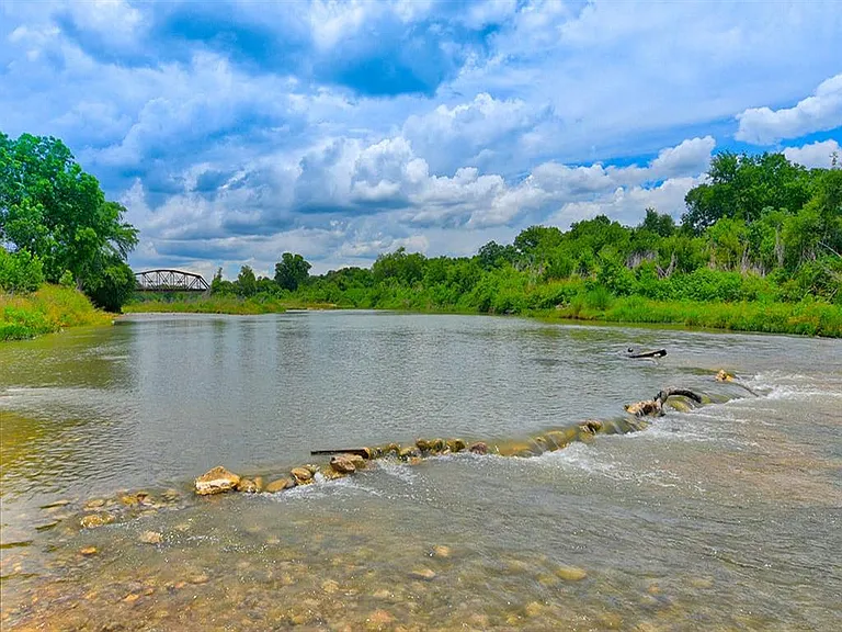 Blanco River Lodge — Photo 20