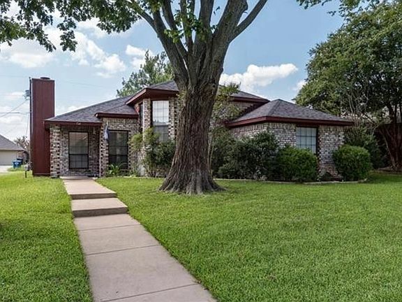 3rd image of 714 Meadow Ln