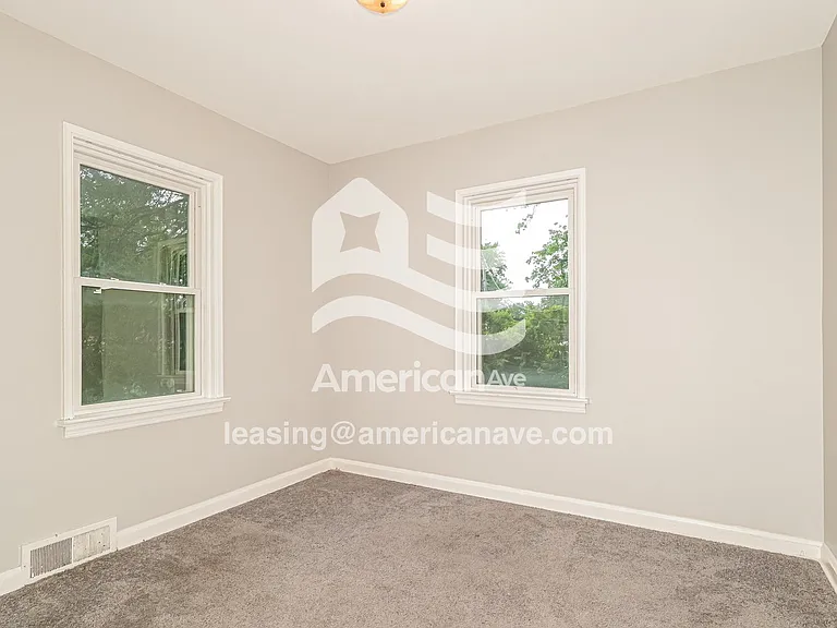 1011625_009_main_bedroom_9.jpg