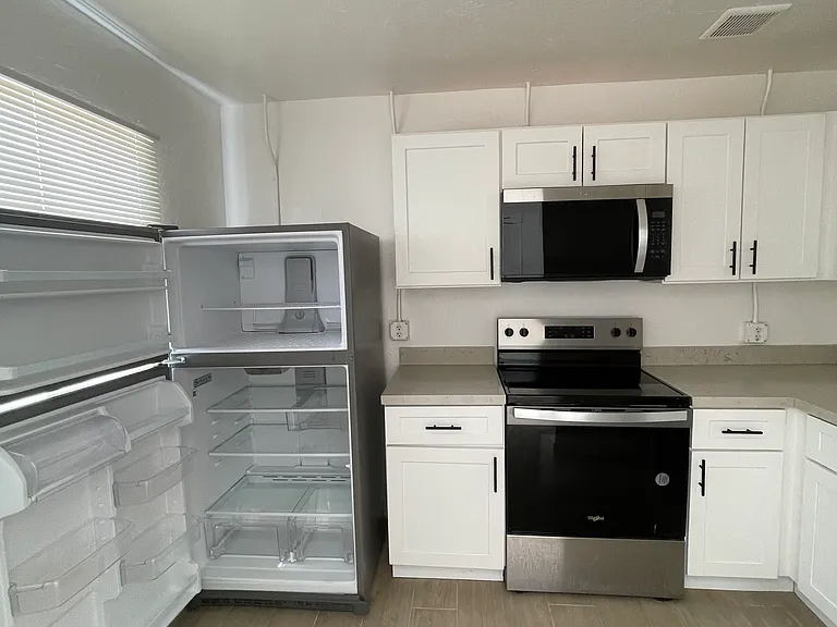 1322 W Roosevelt St #9 — Photo 2
