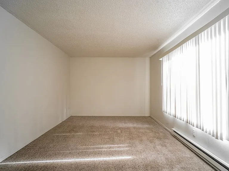 Laurelwood — Photo 8