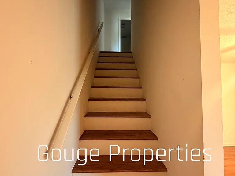 100 Hillcrest Dr #3 — Photo 8