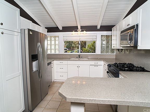 3rd image of 9323 Valjean Ave