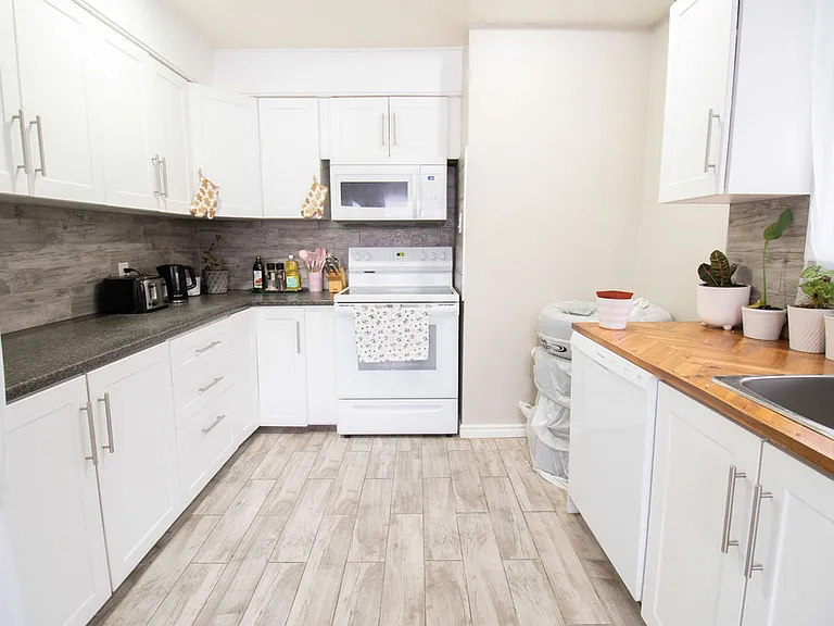 5 Alexandra Blvd — Photo 5