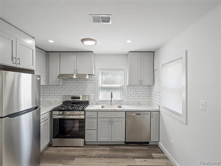 1741 E Woodward Heights Blvd — Photo 15