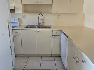8425 NW 8th St APT 409, Miami, FL 33126