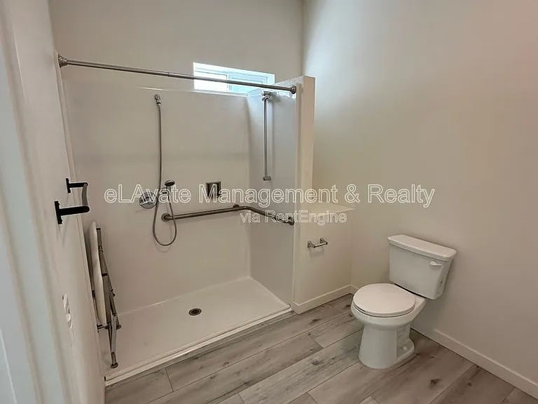 1120 E 25th St #102 — Photo 7