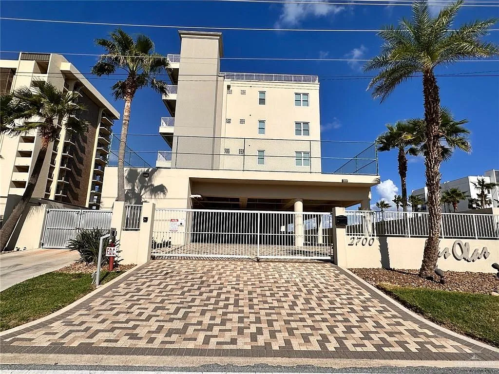 3 bed, 3.0 bath, 1425 sqft, $5,500 — Photo 2