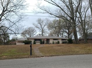 414 Redbud Ln, Mt Pleasant, TX 75455