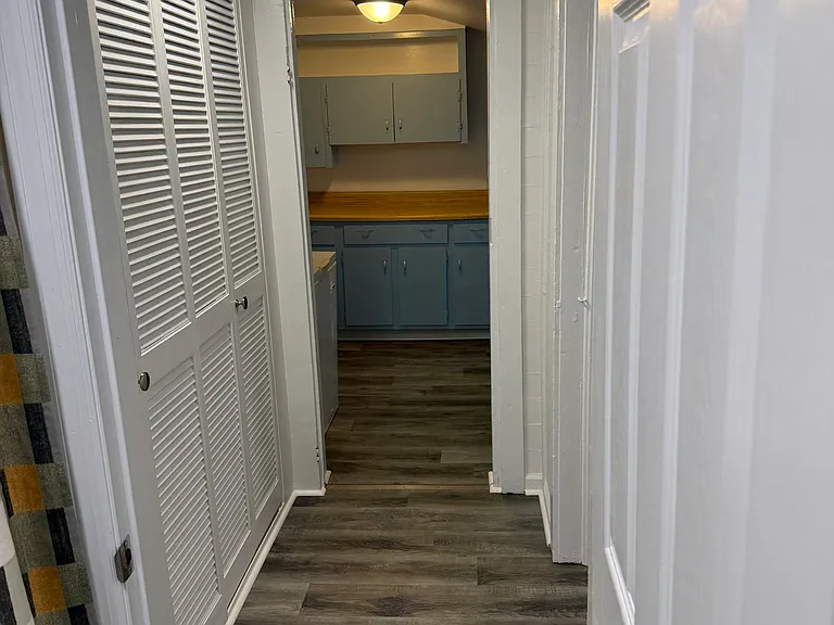 1090 King Edward Ave SE — Photo 22
