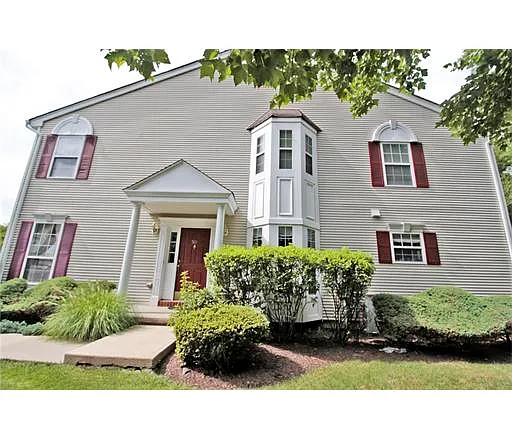 501 Canterbury Way photo 1