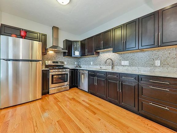 2nd image of 909 Gay St