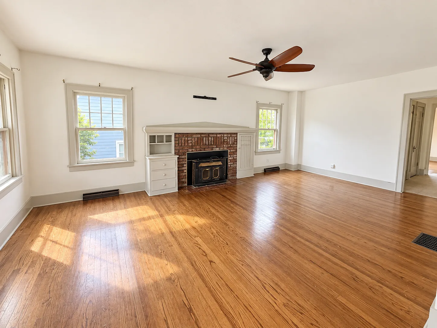 419 Francis Ct — Photo 2