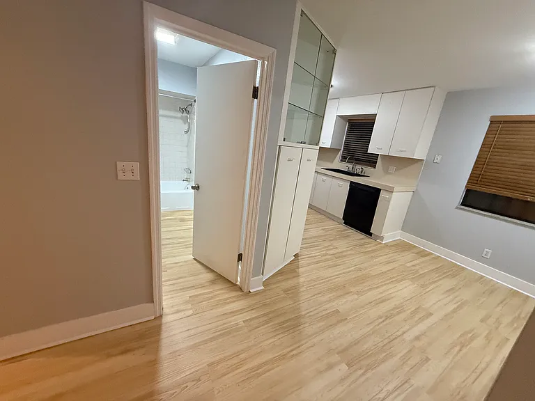 1016 W Indiana Ave — Photo 46