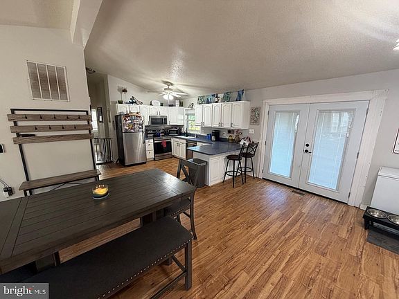 4th image of 1223 Pine Ave