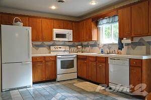 Kitchen has newer appliances