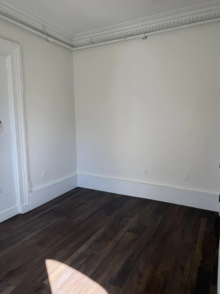 1 bed, 1.0 bath, 308 sqft, $900 — Photo 3