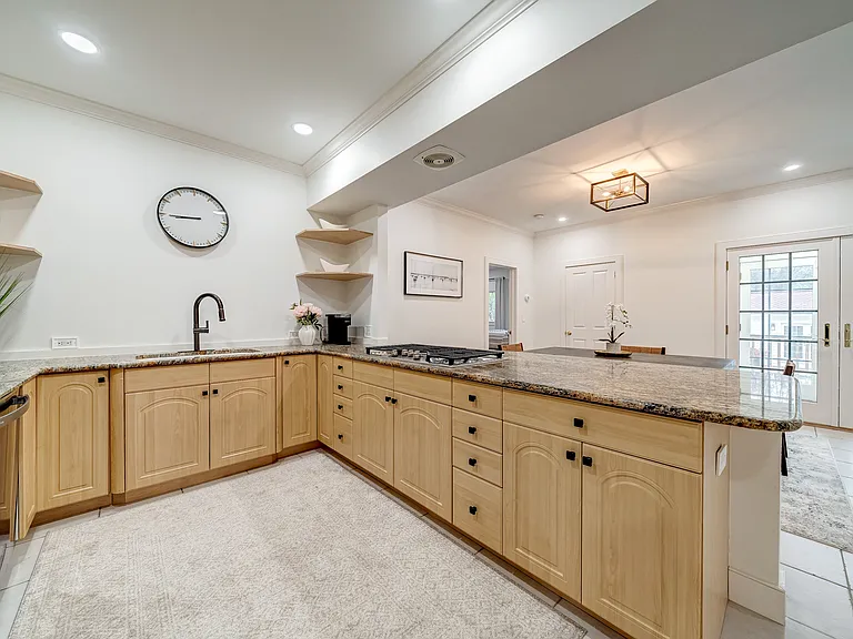1129 Old Sag Harbor Rd — Photo 13