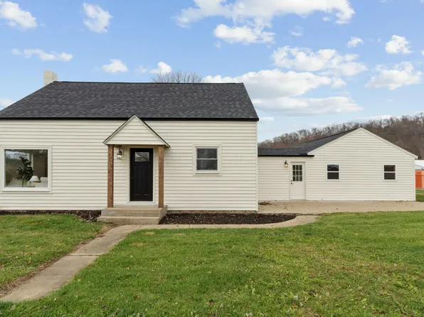 457 Broad St, Coshocton, OH 43812