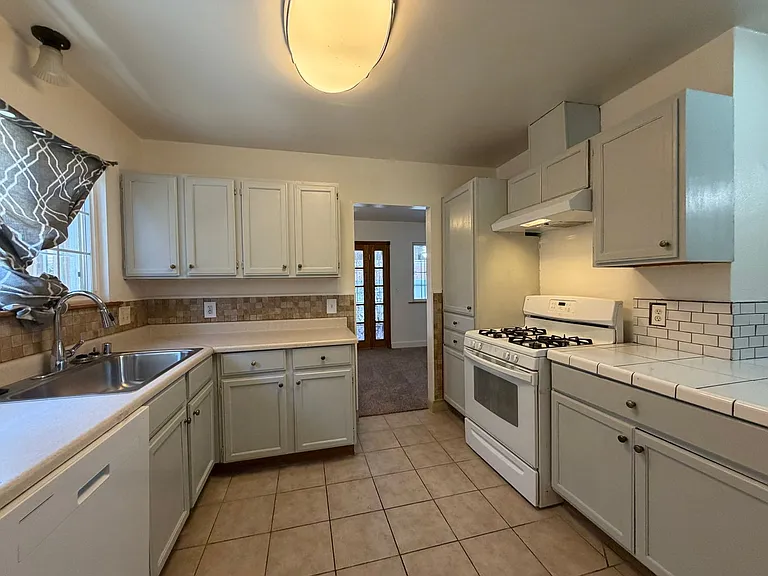 424 Oakmont Dr — Photo 17