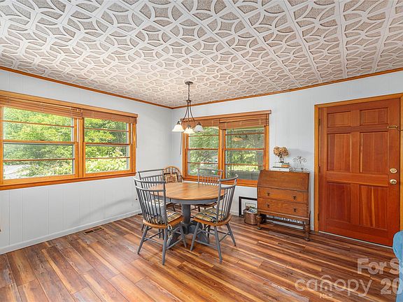 5th image of 868 Cabin Flats Rd