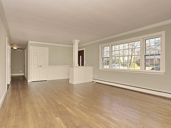 4th image of 2 Briarwood Ct