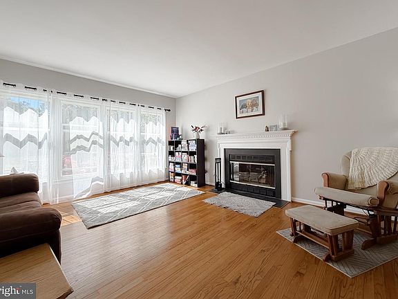 2nd image of 21737 Pinehurst Ct