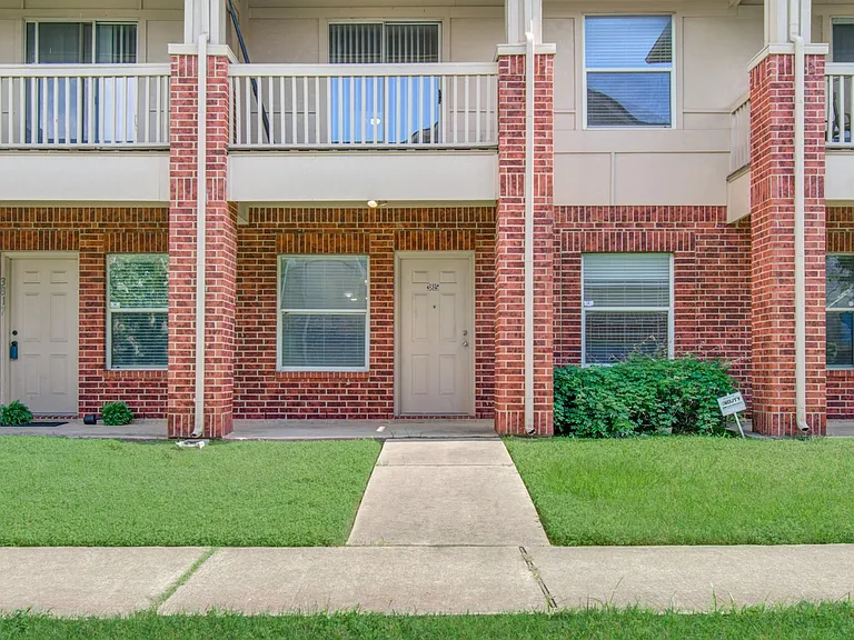 3815 Shire Valley Dr — Photo 2