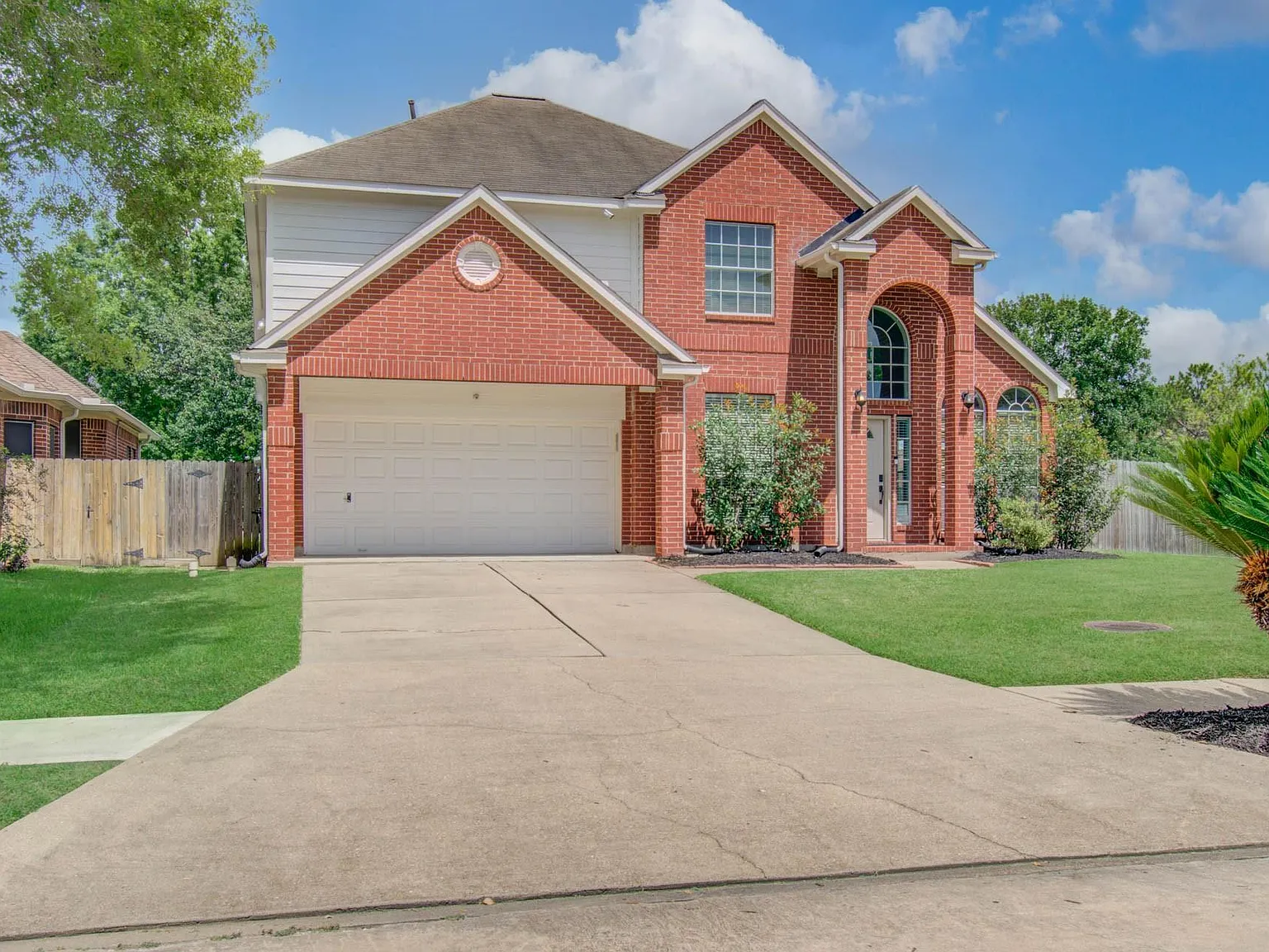 4 bed, 2.5 bath, 2975 sqft, $3,000 — Photo 2