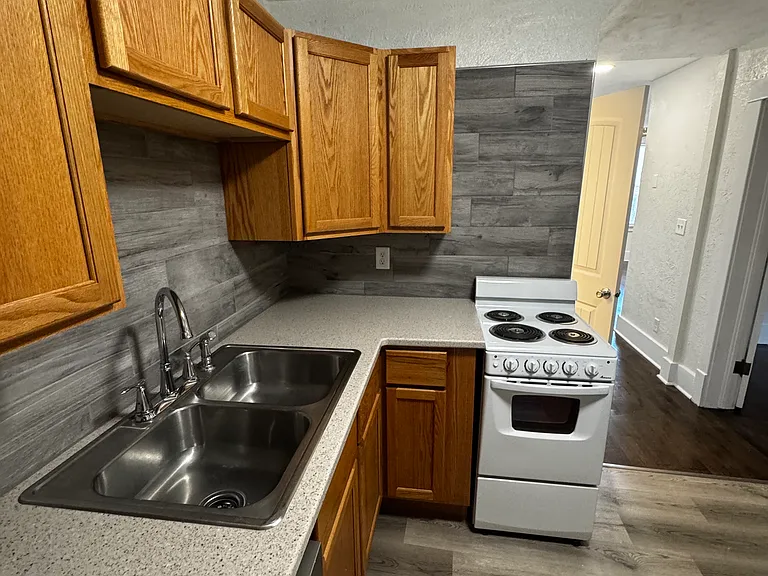 913 Forest Ave — Photo 21